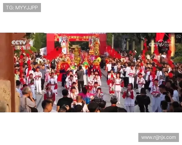 林秉圣晒个人生活图集提前感受圣诞氛围运动激情融合温暖节日氛围